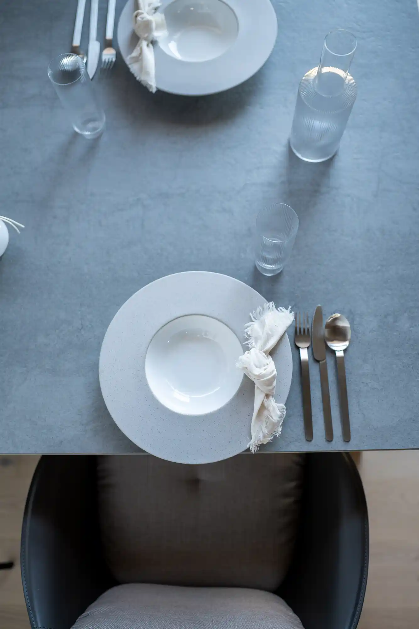 Detail im Schickinger Showroom in Sinzheim – gedeck, aufsicht