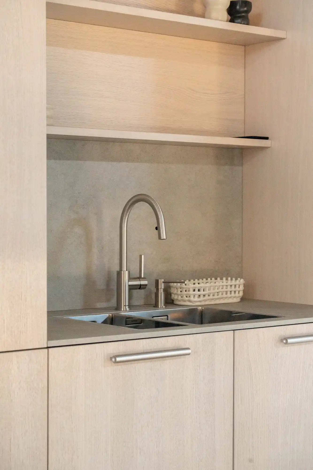 Küche im Schickinger Showroom in Sinzheim – eiche, spüle