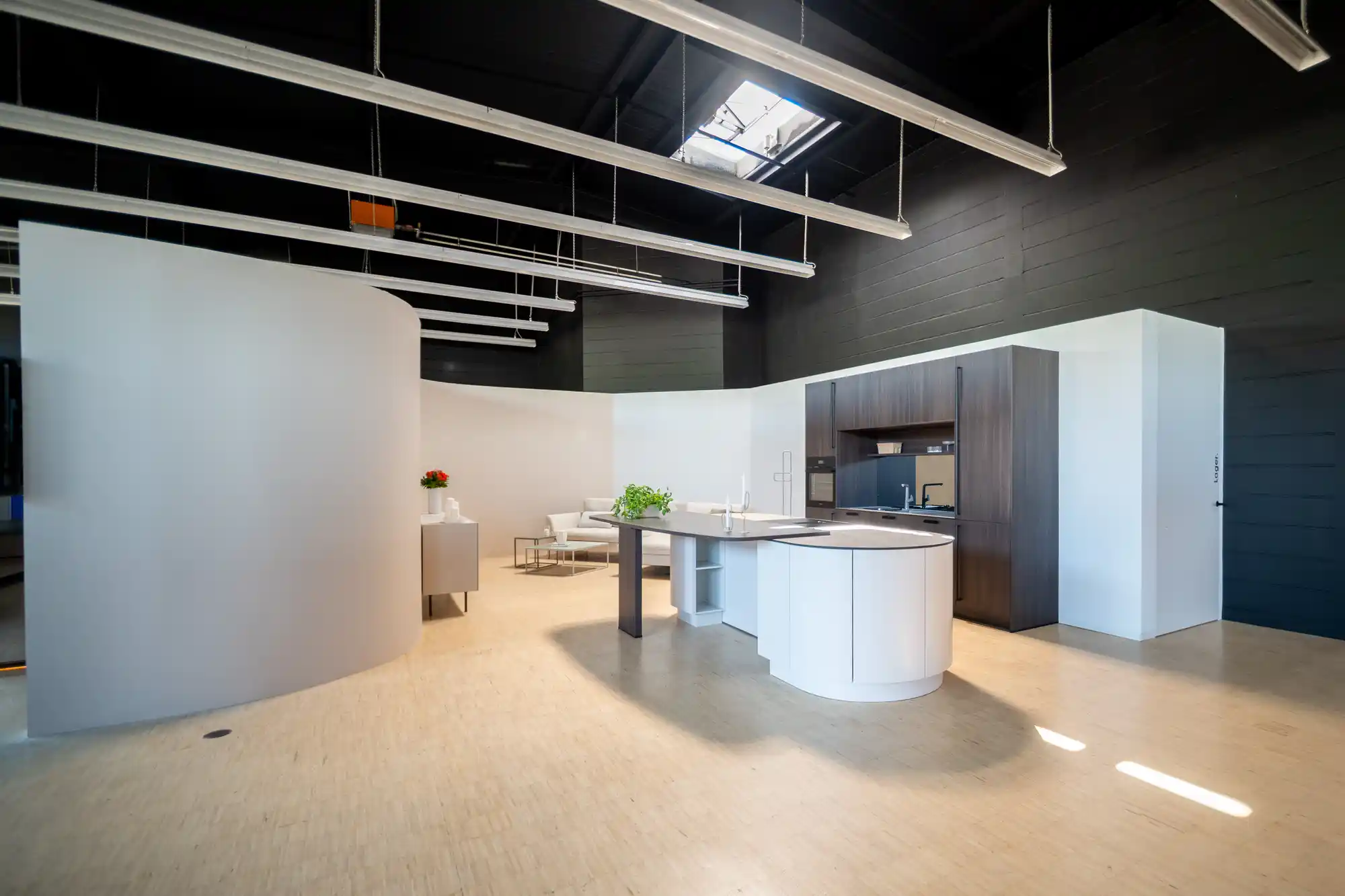 Küche im Schickinger Showroom in Sinzheim – runde insel, kochinsel