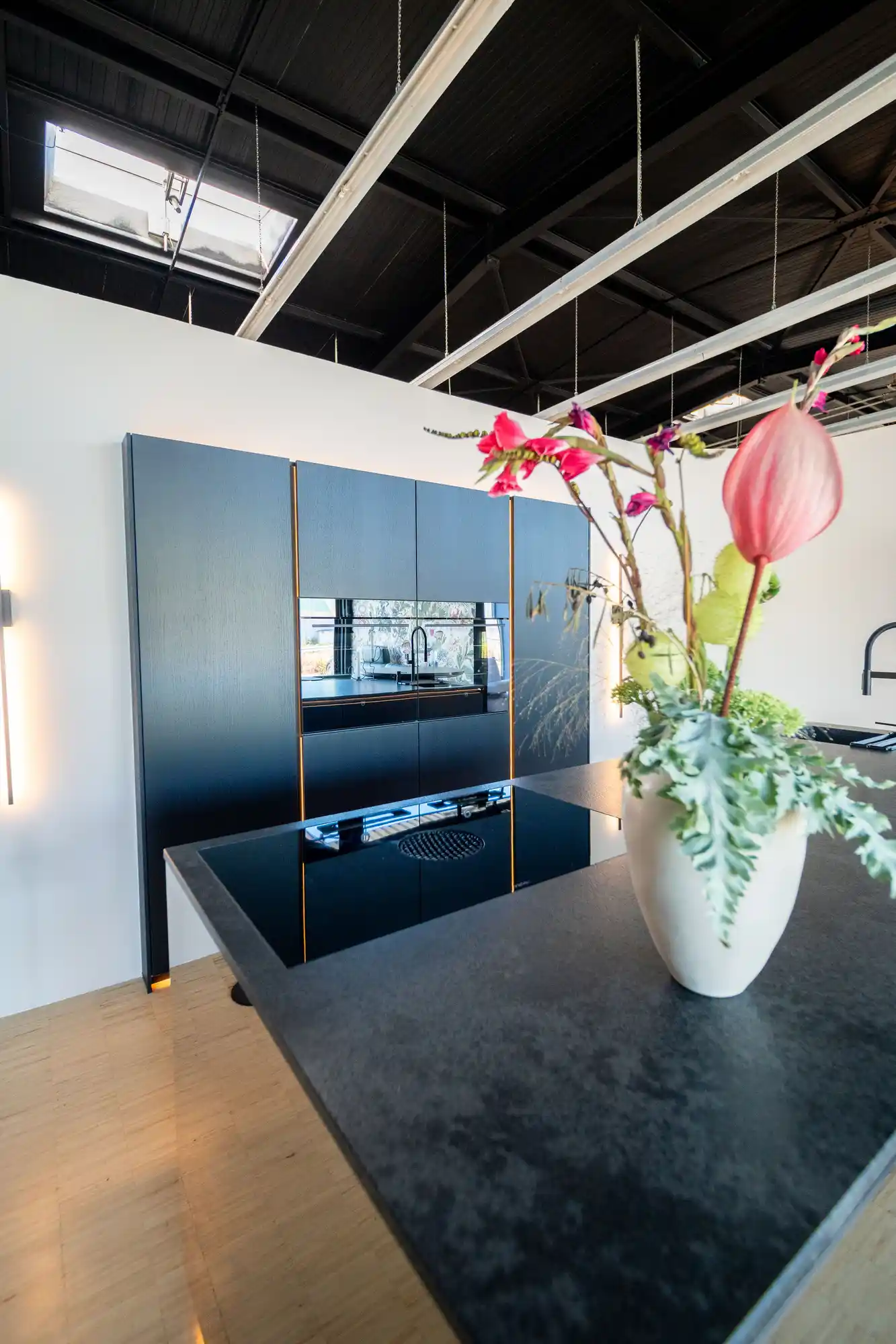 Küche im Schickinger Showroom in Sinzheim – schwarze fronten