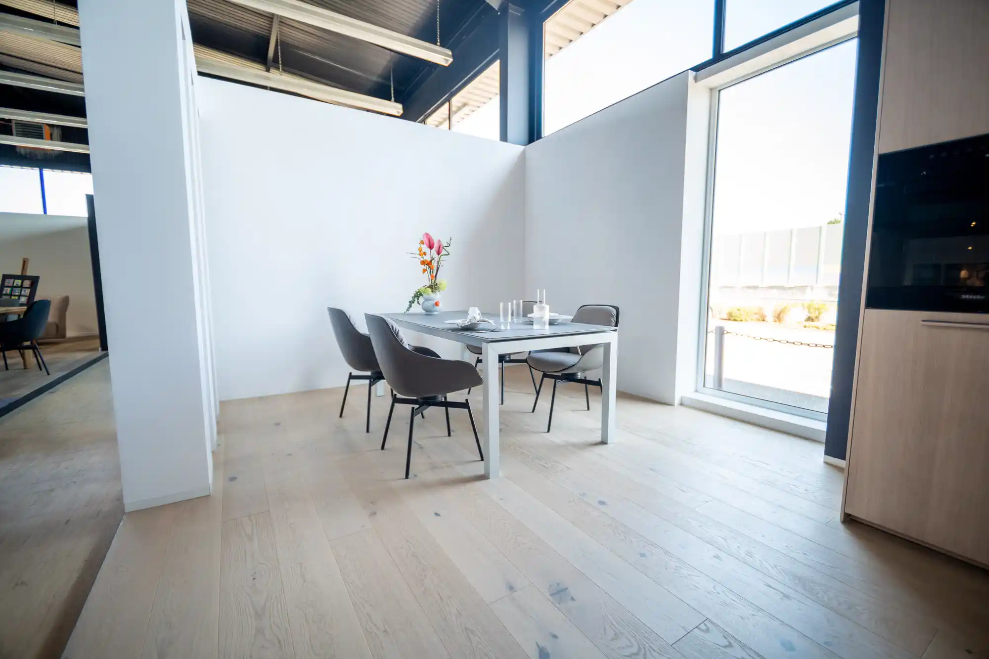 Wohnbereich im Schickinger Showroom in Sinzheim – essplatz, fenster