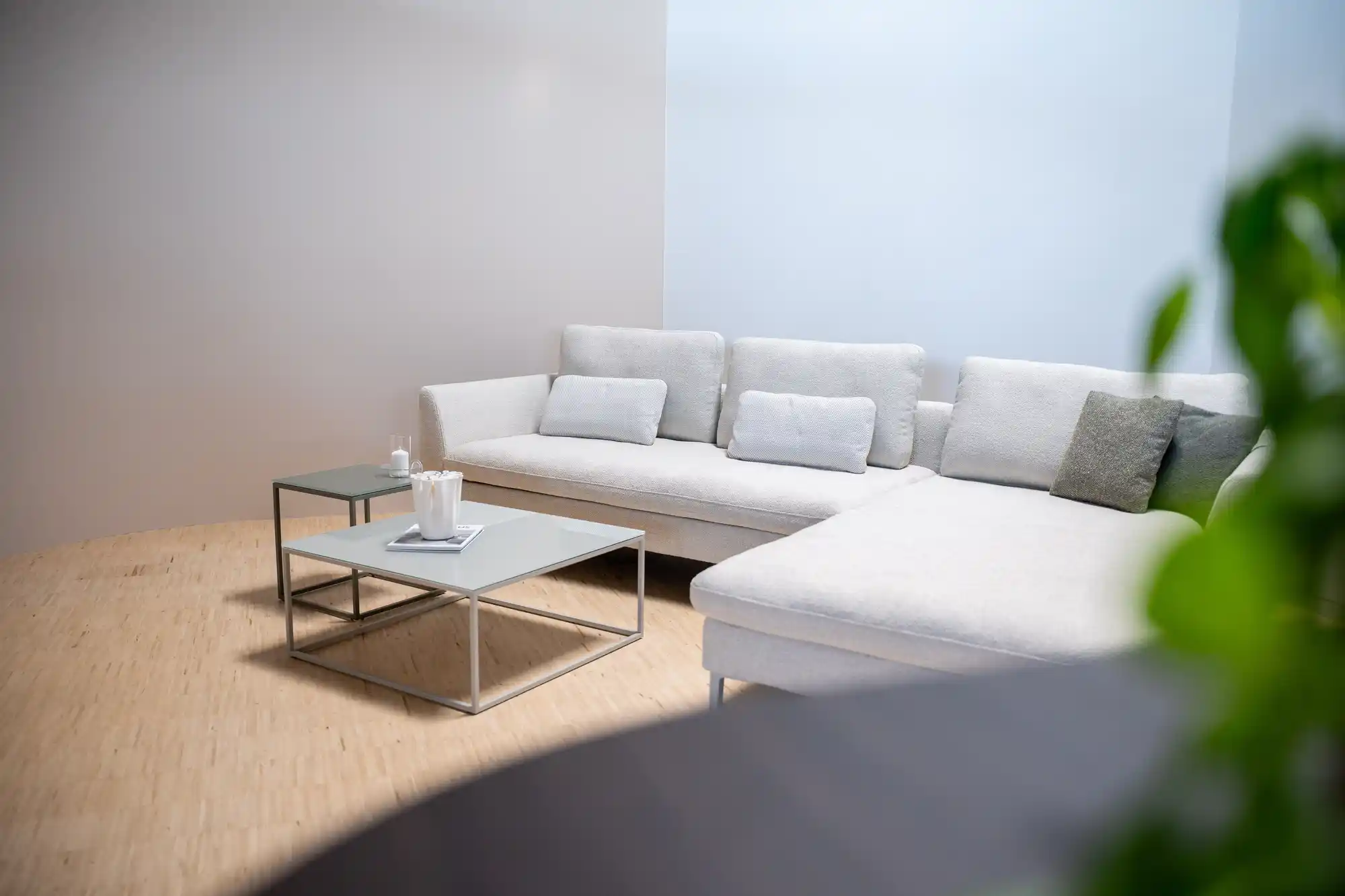 Wohnbereich im Schickinger Showroom in Sinzheim – sofa, weiß, raumansicht